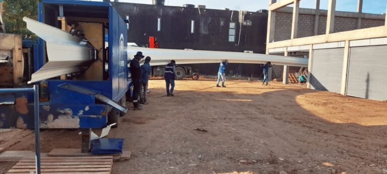 Fabricación de Cubiertas y Fachadas en el Sitio y a la medida